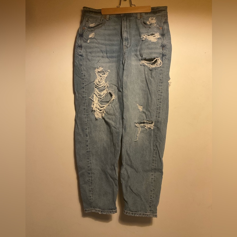 American Eagle size 8, distressed denim jeans